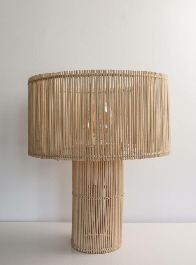 LAMPE A POSER EN ROTIN