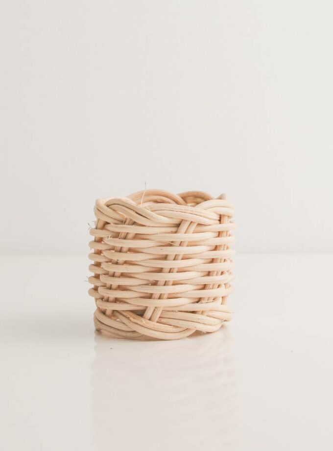 ROND DE SERVIETTE EN ROTIN TRESSÉ ( LOT DE 4 )