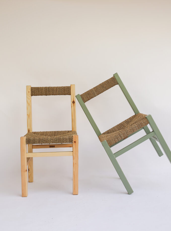 CHAISE EN BOIS DE PIN TRESSÉ