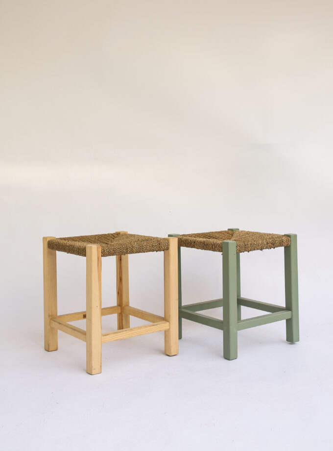 TABOURET EN BOIS DE PIN TRESSÉ