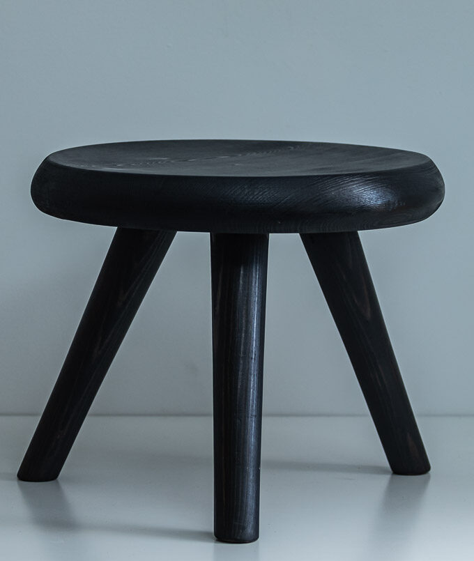 TABOURET EN BOIS DE PIN "S"