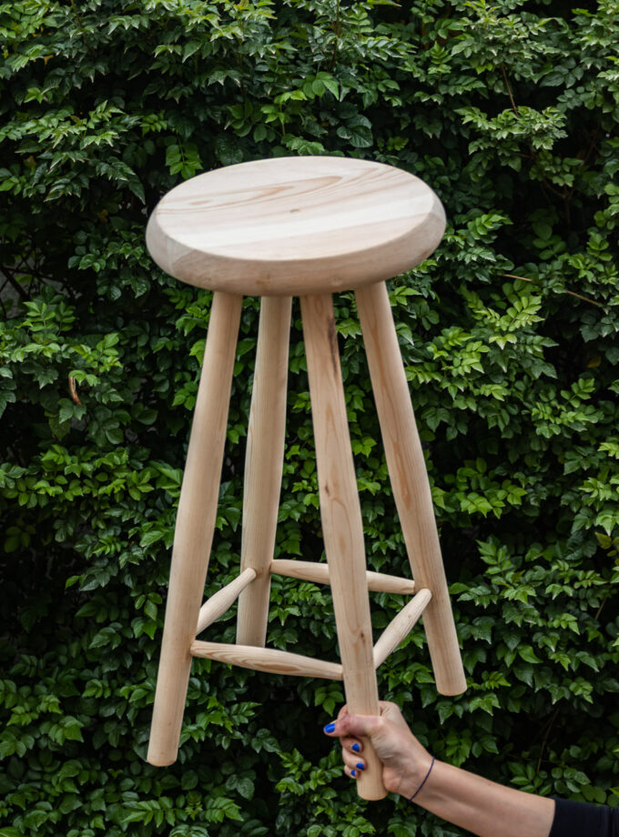 TABOURET EN BOIS DE PIN "L"