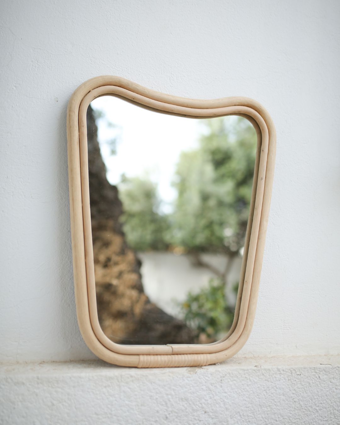 MIROIR MURAL AVEC SON CADRE EN ROTIN NATUREL