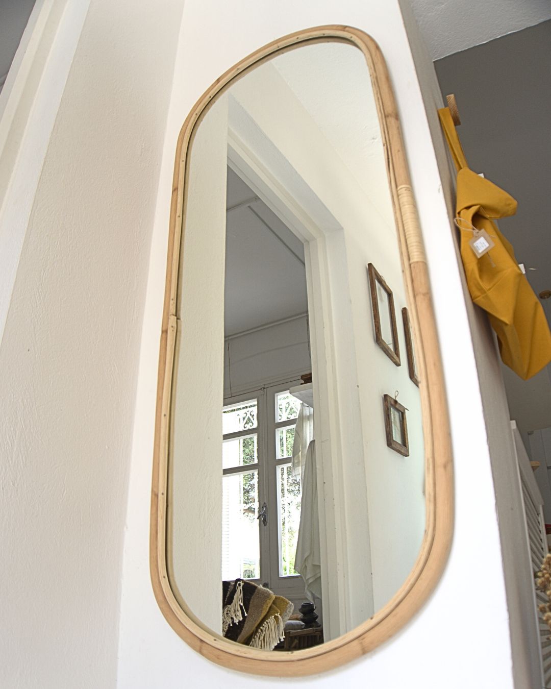MIROIR MURAL EN ROTIN – FORME OVALE – Image 2