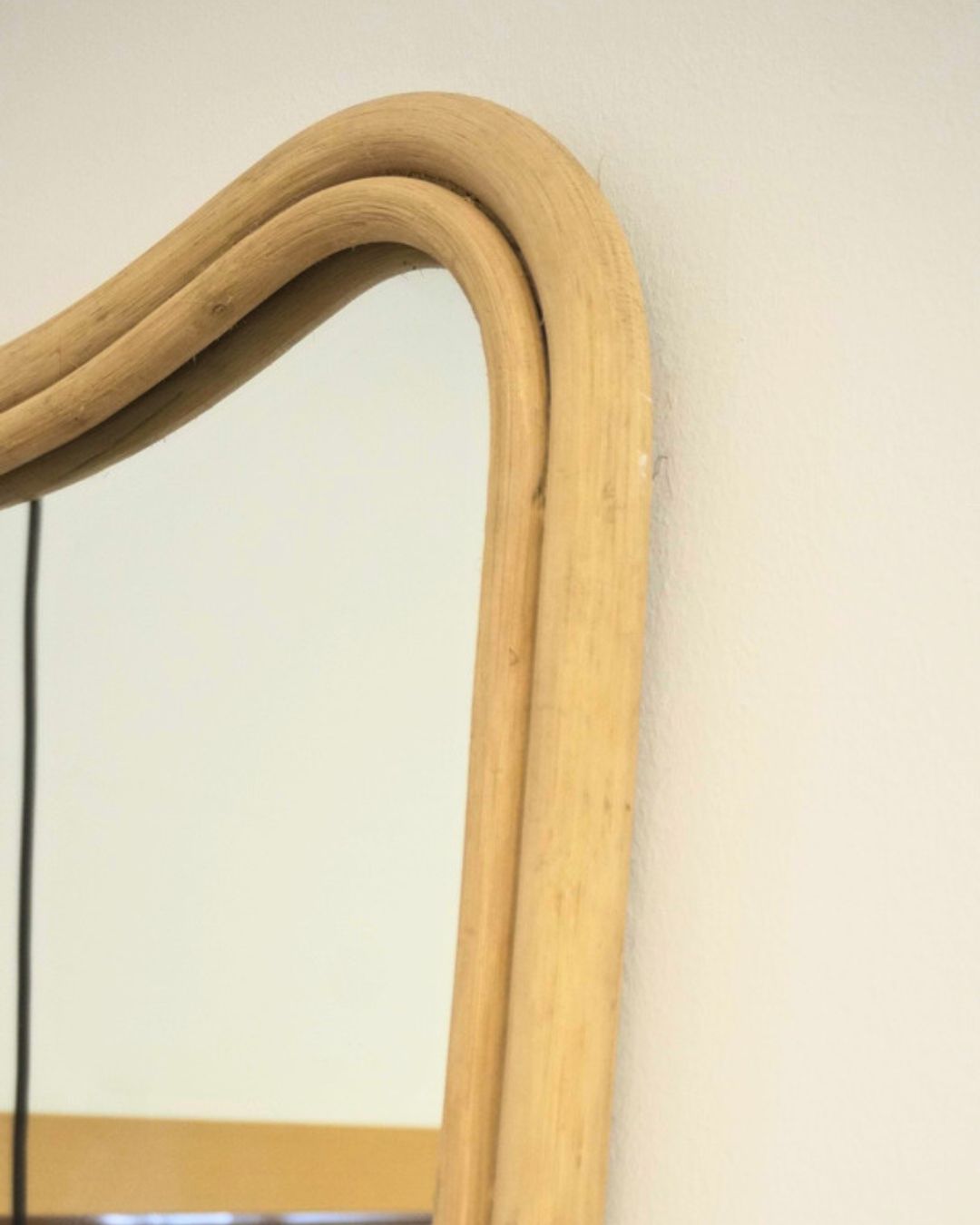 MIROIR MURAL AVEC SON CADRE EN ROTIN NATUREL – Image 3