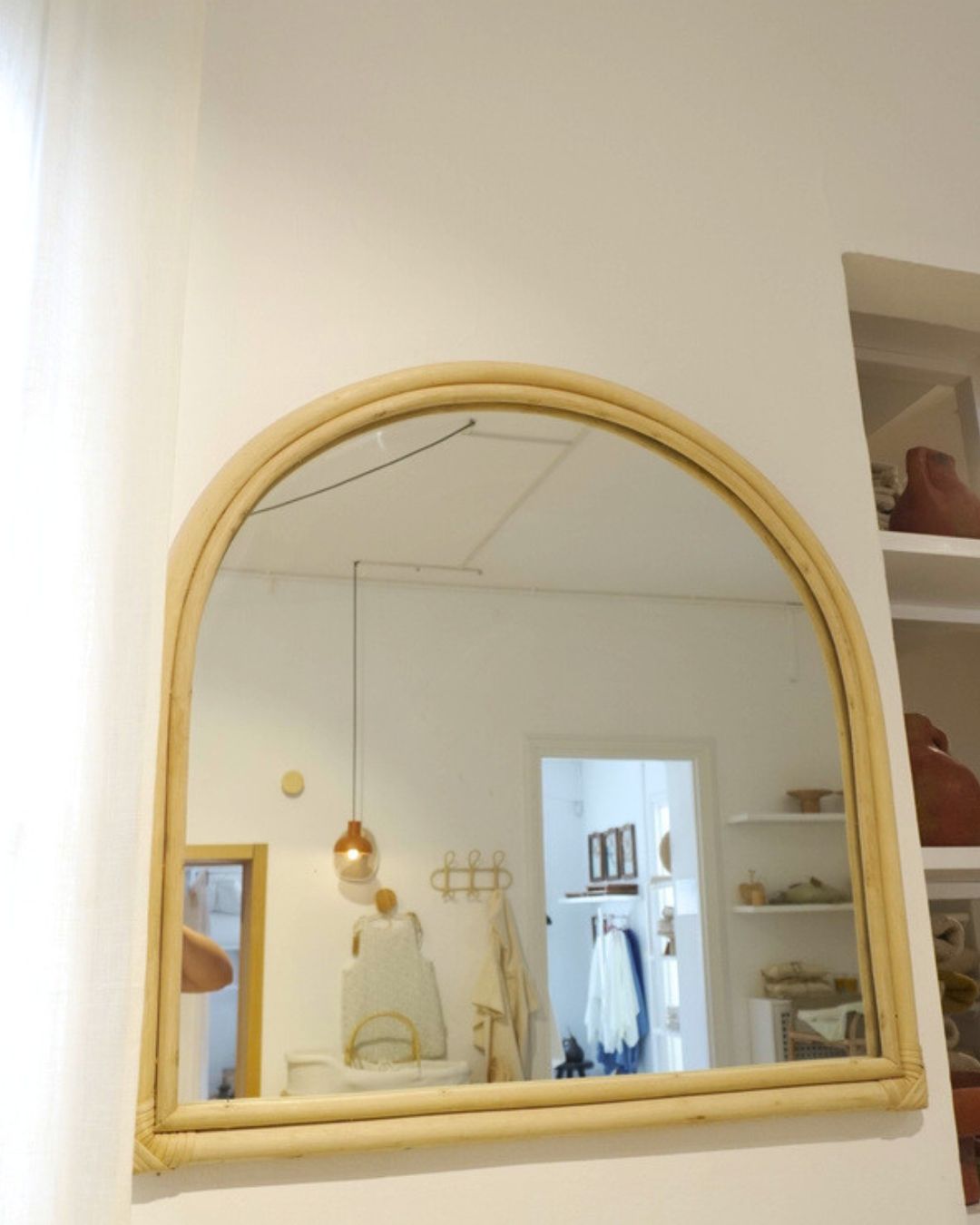 MIROIR MURAL AVEC SON CADRE EN ROTIN NATUREL – Image 2