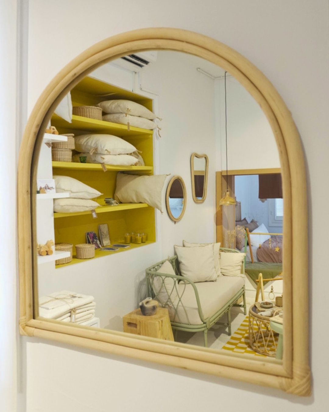 MIROIR MURAL AVEC SON CADRE EN ROTIN NATUREL – Image 3